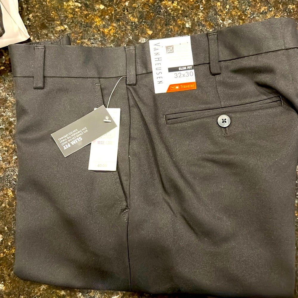 Van Heusen Slim Fit Mens Dress Pants
32x30 Black.